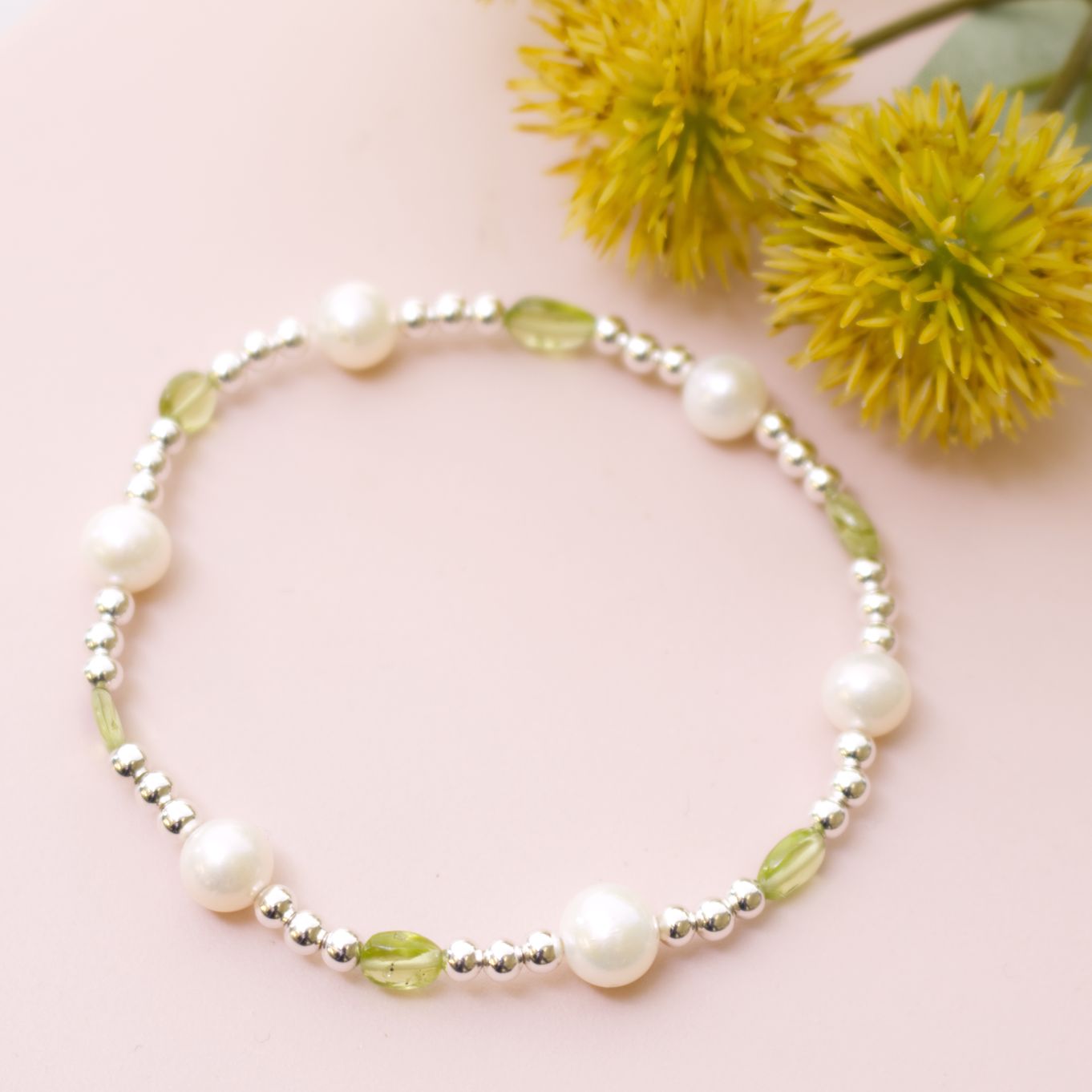 Pearl & Peridot Elasticated Bracelet