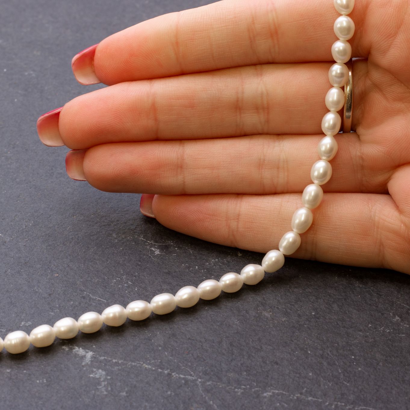 b265-rice-shaped-white-pearls-4-5mm-beads-kernowcraft-example.jpg