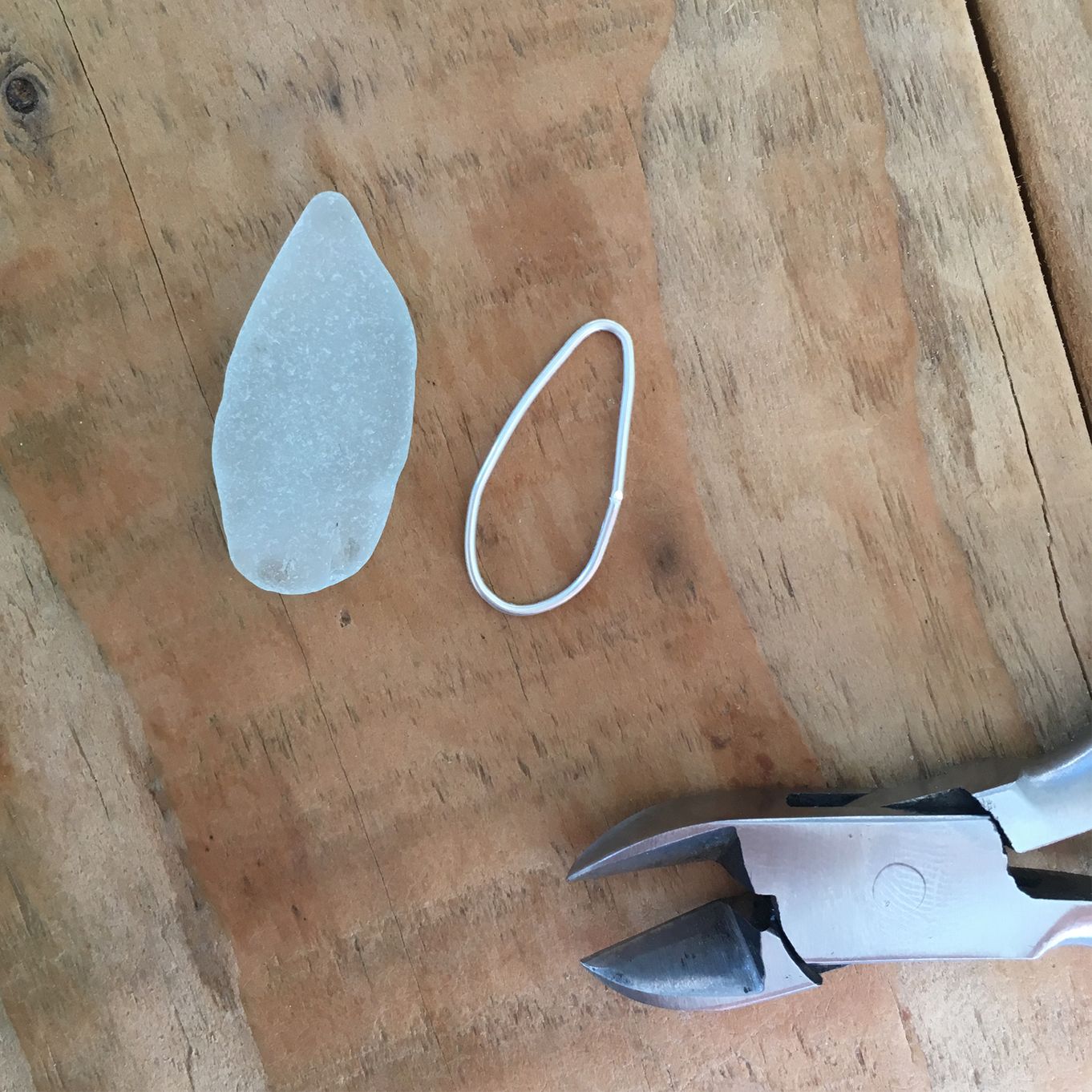 How To Make A Prong/Claw Setting For Irregular Shapes Stones