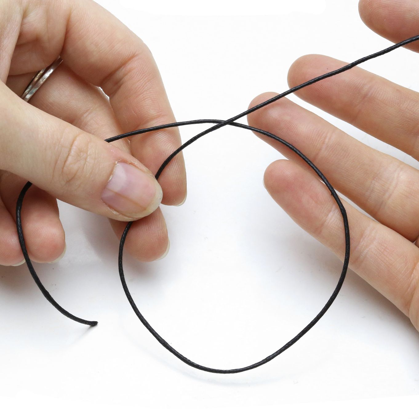 Adjustable sliding knot bracelet - single slider. Simple step by step  tutorial 