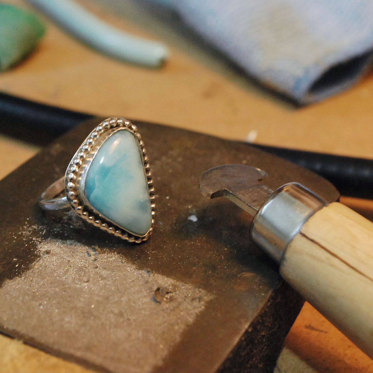 Learn from #Beebeecraft how to make simple but #elegant #stone #ring