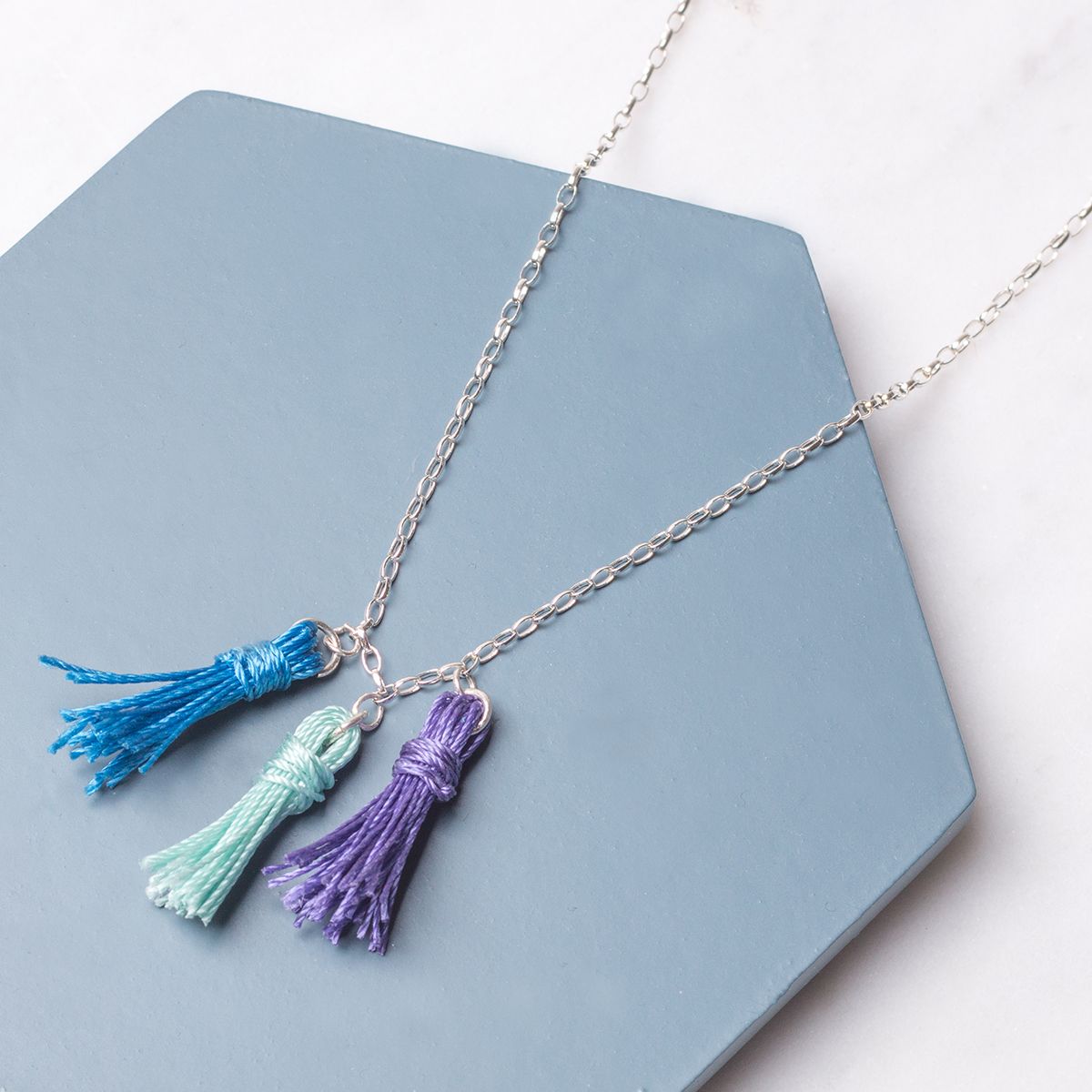 How to Make Amazing Mini Tassels in 5 Easy Steps – Team Colors By Carrie