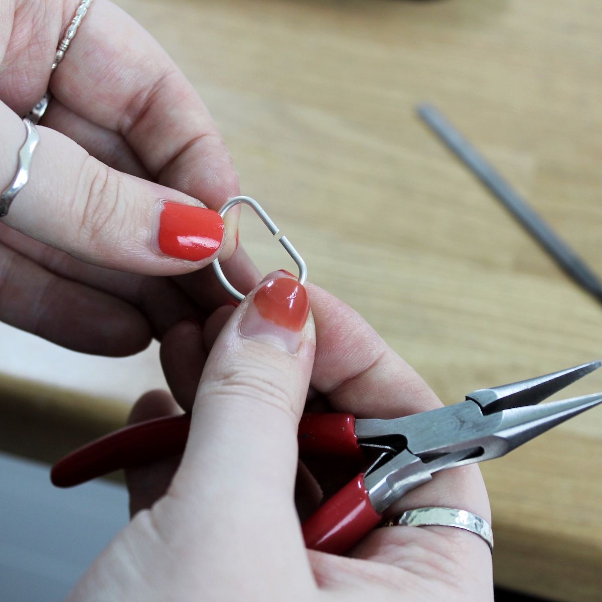 Solder Cutting Pliers - Cut and Contains Pallions in Place