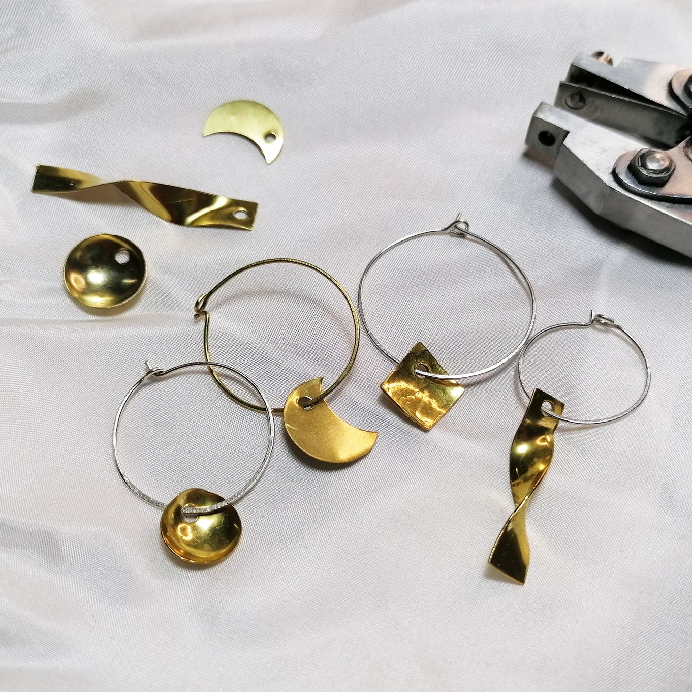 DIY Hoop Earrings / Wine Charm Rings Wire Jewelry Tutorial 