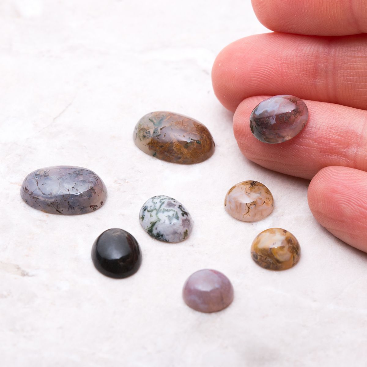 8075 agate cabochons-hand.jpg