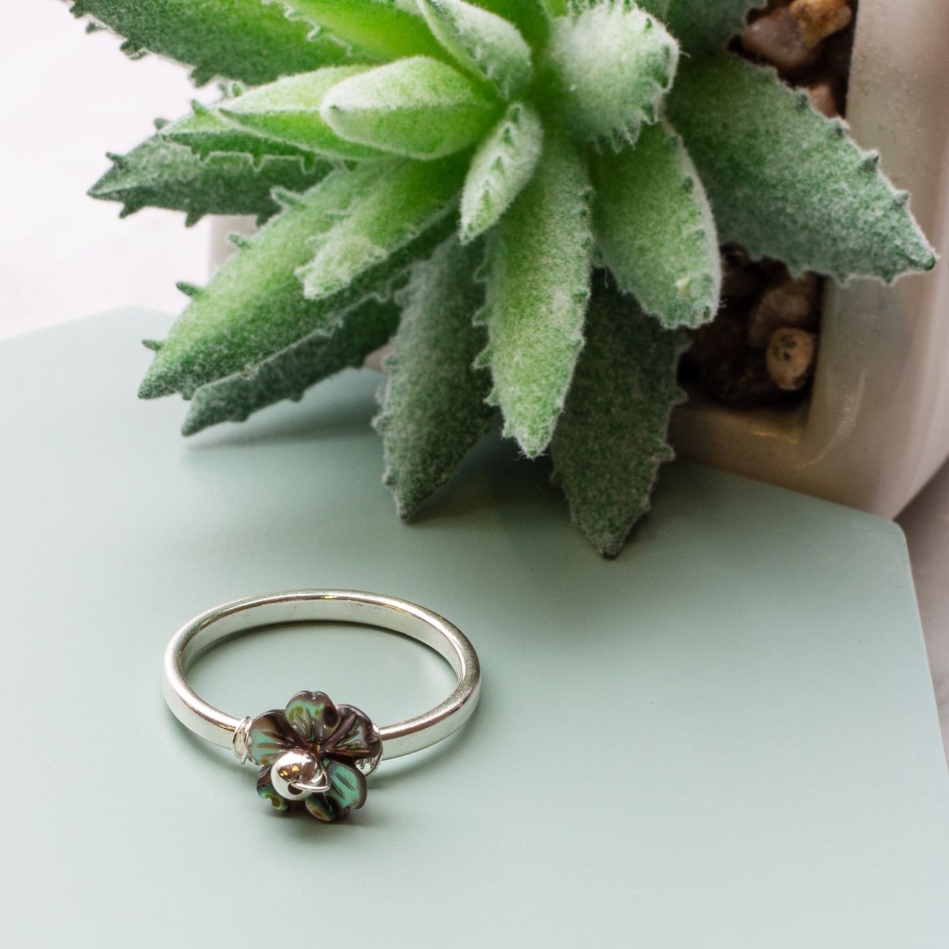 Black Lip Pearl Flower Bead Ring