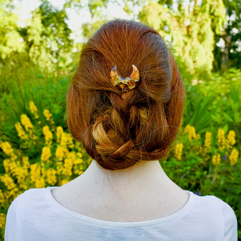 resin and flower jeweller