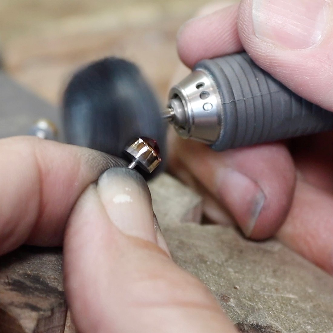 polishing earstuds