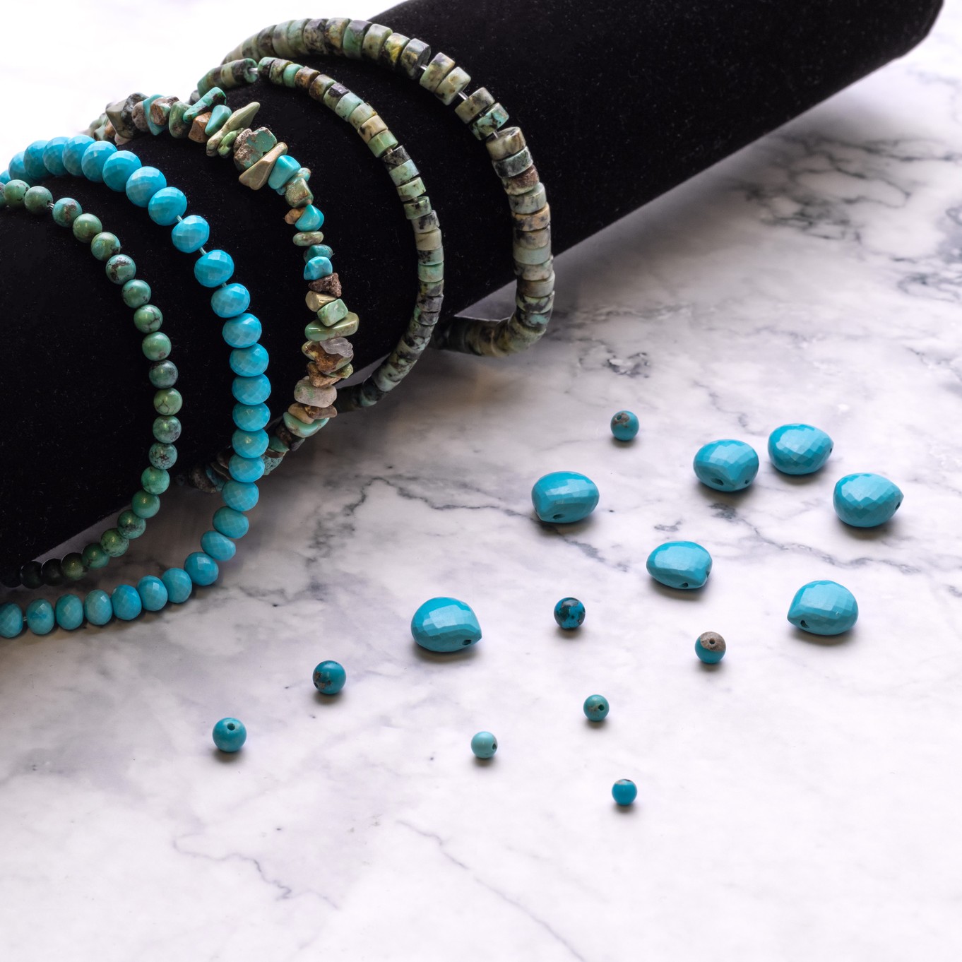 turquoise bead image z.jpg