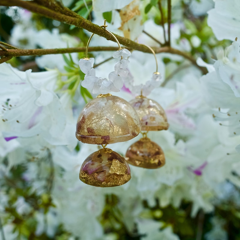 resin and flower jeweller