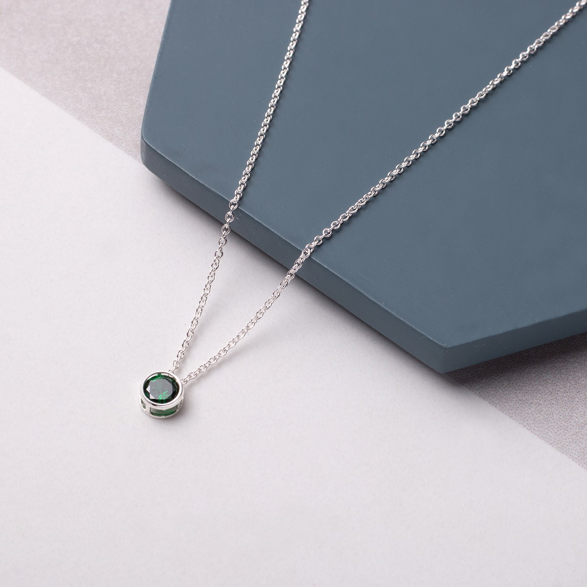 w36 green cubic zirconia backset necklace.jpg