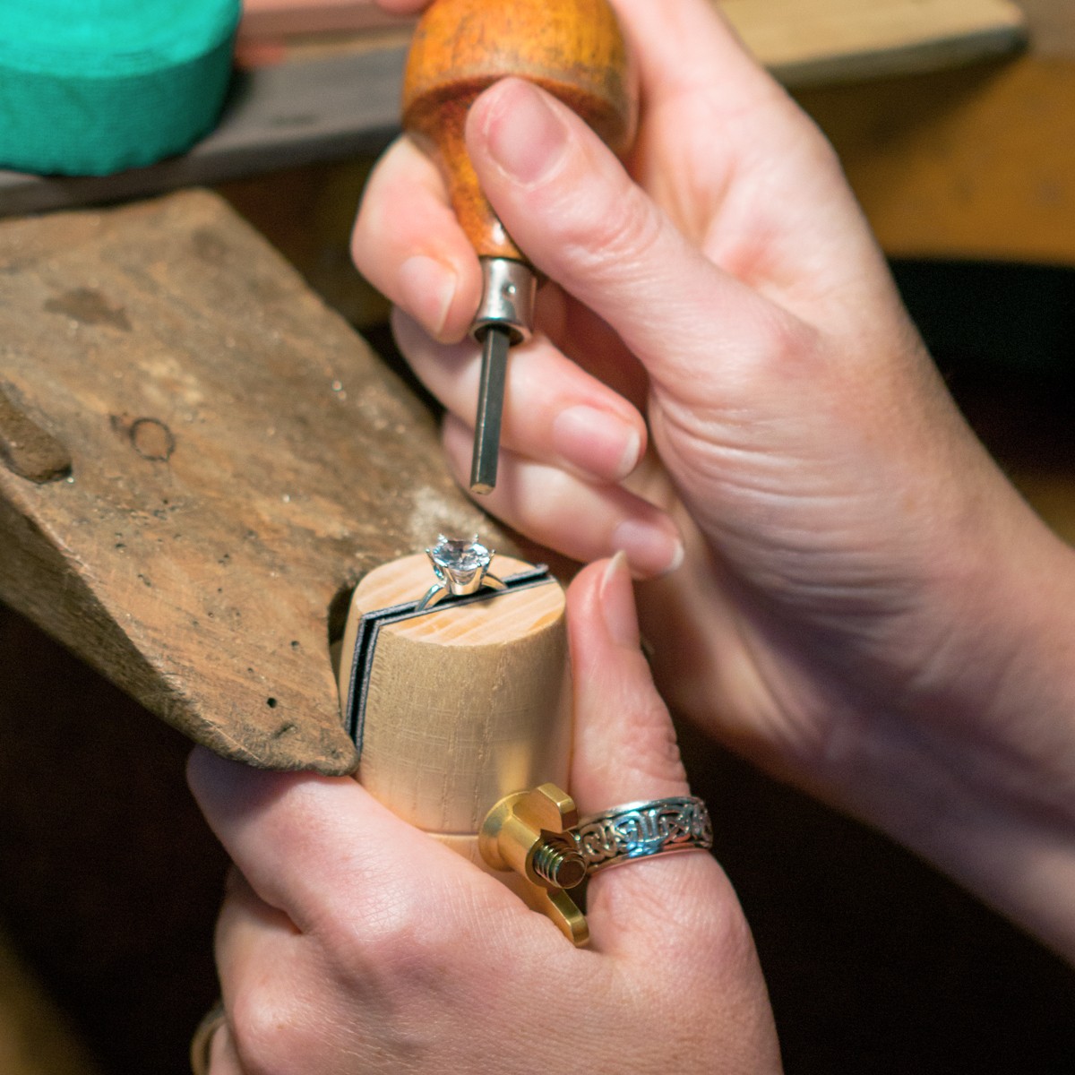 ring-clamp-on-bench.jpg