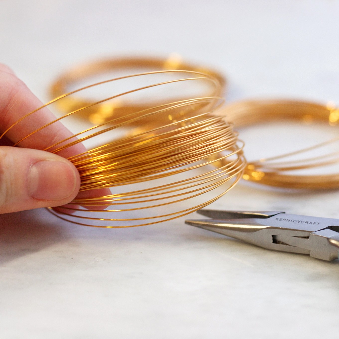 d5-gold-plated-wire-kernowcraft-close-up-hand.jpg