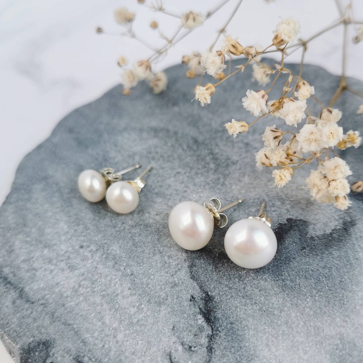 pearl earstuds