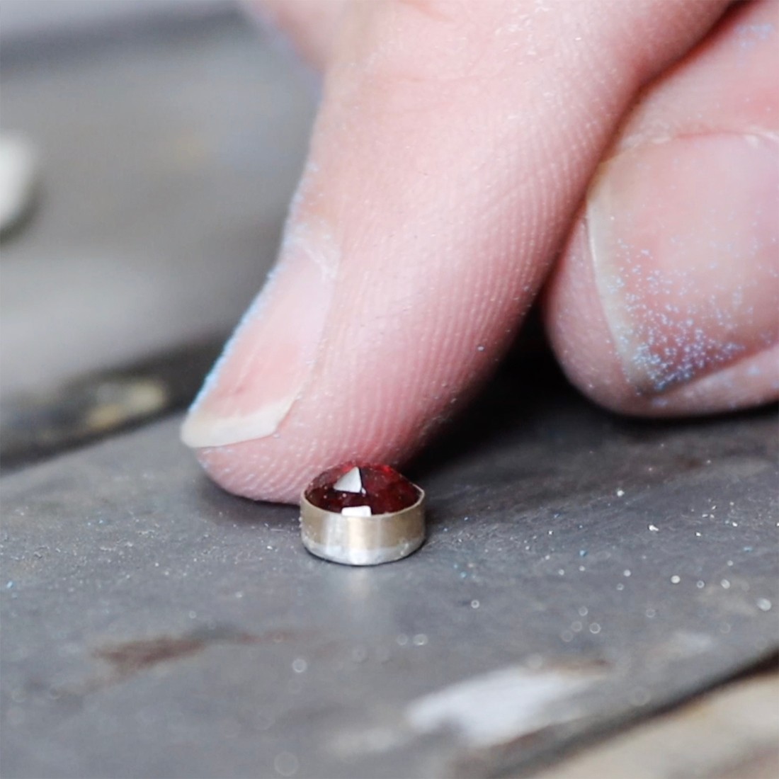 checking garnet fits the bezel cup